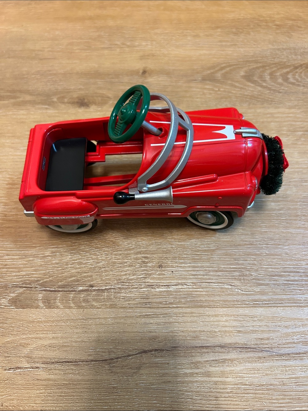 Hallmark 1999 kiddie car classics. Don palmier collection.